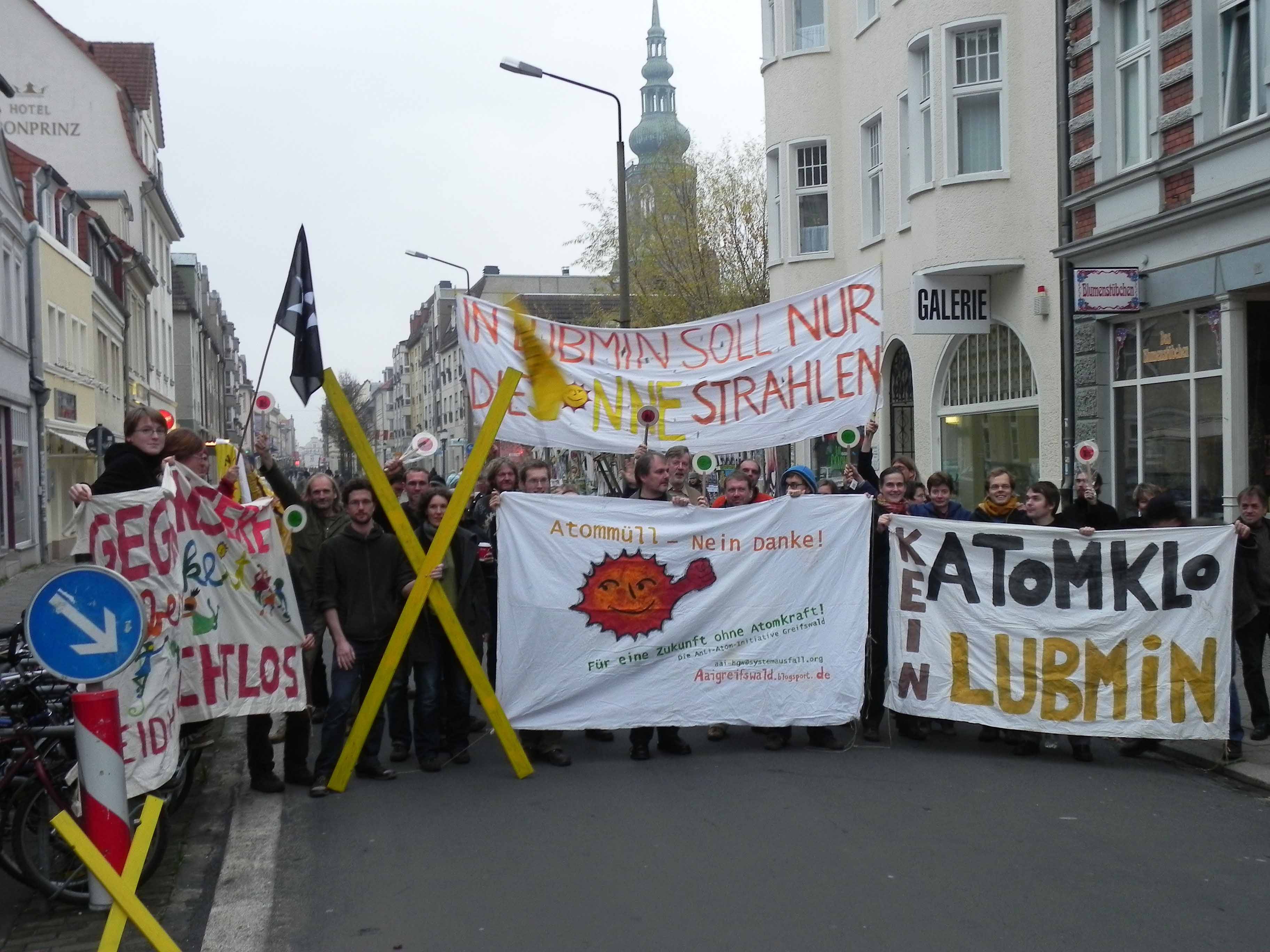 Featured image for Thousands expected to protest against nuclear waste delivery to Baltic Coast resort